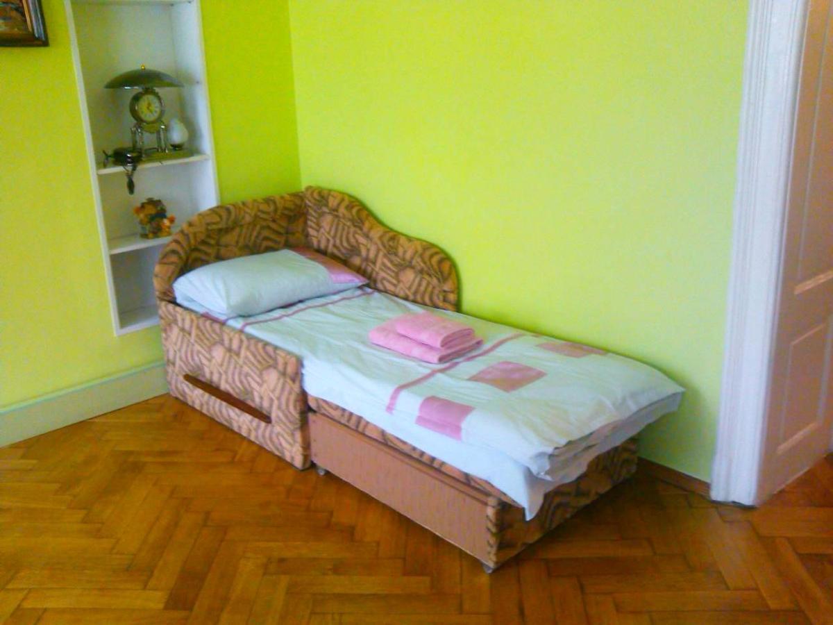 Apartments On Valova 25 Lviv Exteriör bild